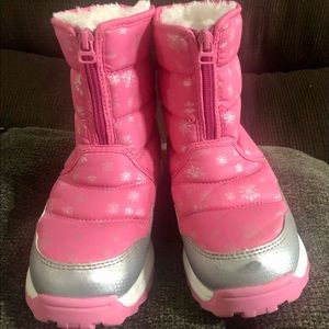 Size 4 Big Girls snow boots, Wonder Nation EUC!